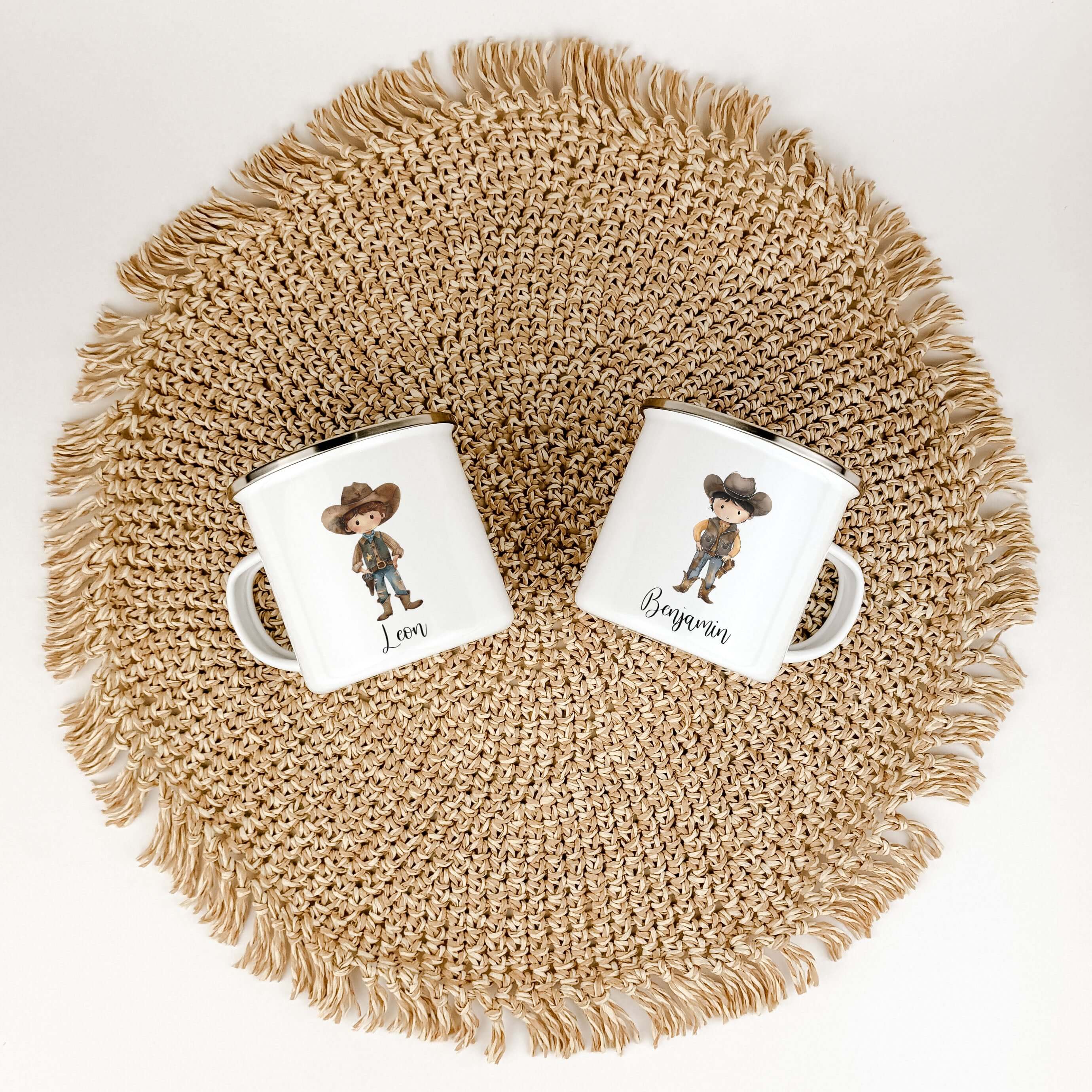 Emaille Tasse Cowboy-famprints-Emaille Tasse-Mit ihrem liebevoll gestalteten süßen Cowboy in Aquarell Optik ist diese Tasse nicht nur ein echter Hingucker, sondern auch ein perfektes Geschenk für Kinder zur Einschulung, Taufe oder Ostern. Der brillante un