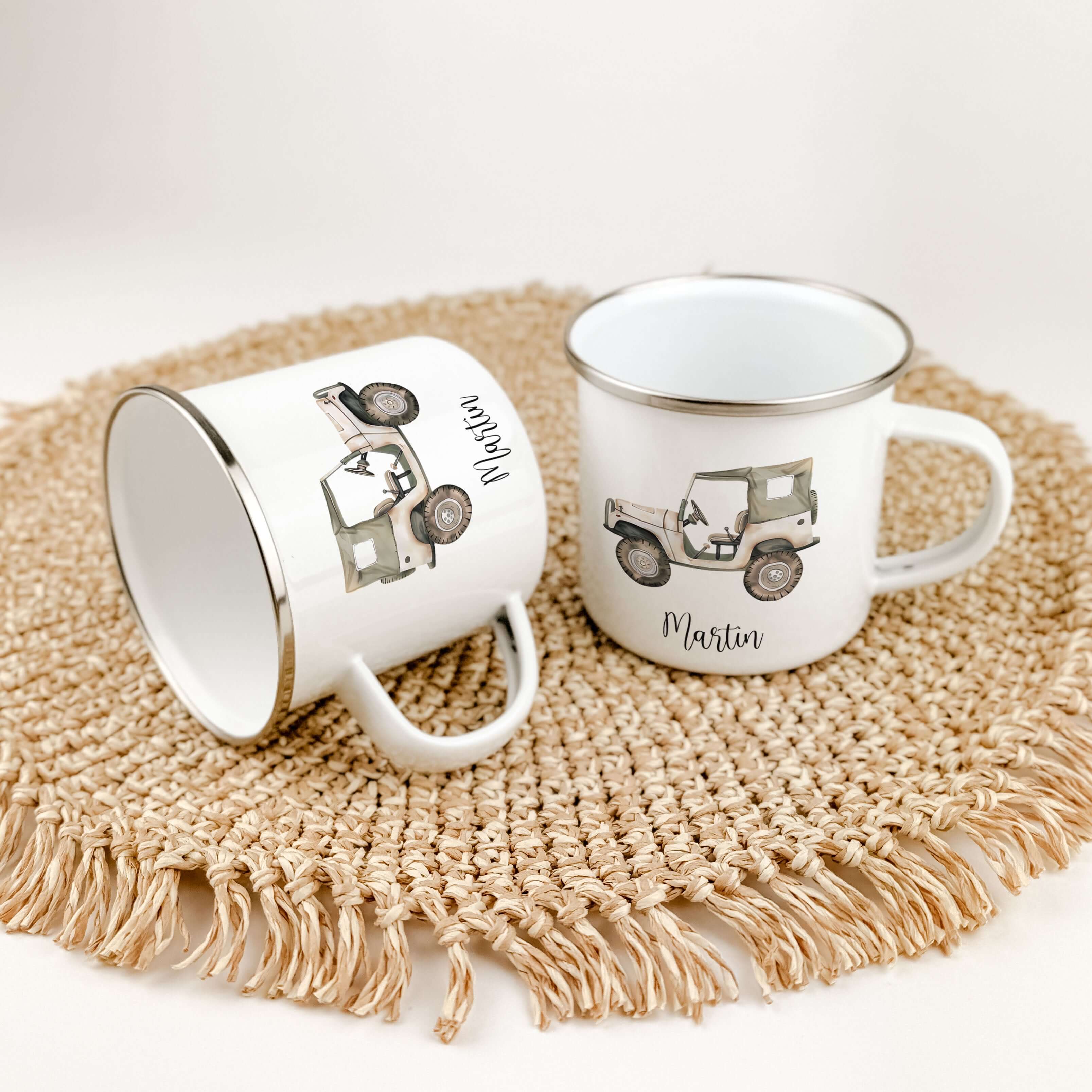 Emaille Tasse Auto-famprints-Emaille Tasse-Die personalisierte Emaille Tasse "Auto" ist das ideale Geschenk für Kinder zur Einschulung, Taufe oder Ostern. Mit ihrem einzigartigen Design eines kleinen Geländewagens in Aquarell Optik wird sie von uns mit Li