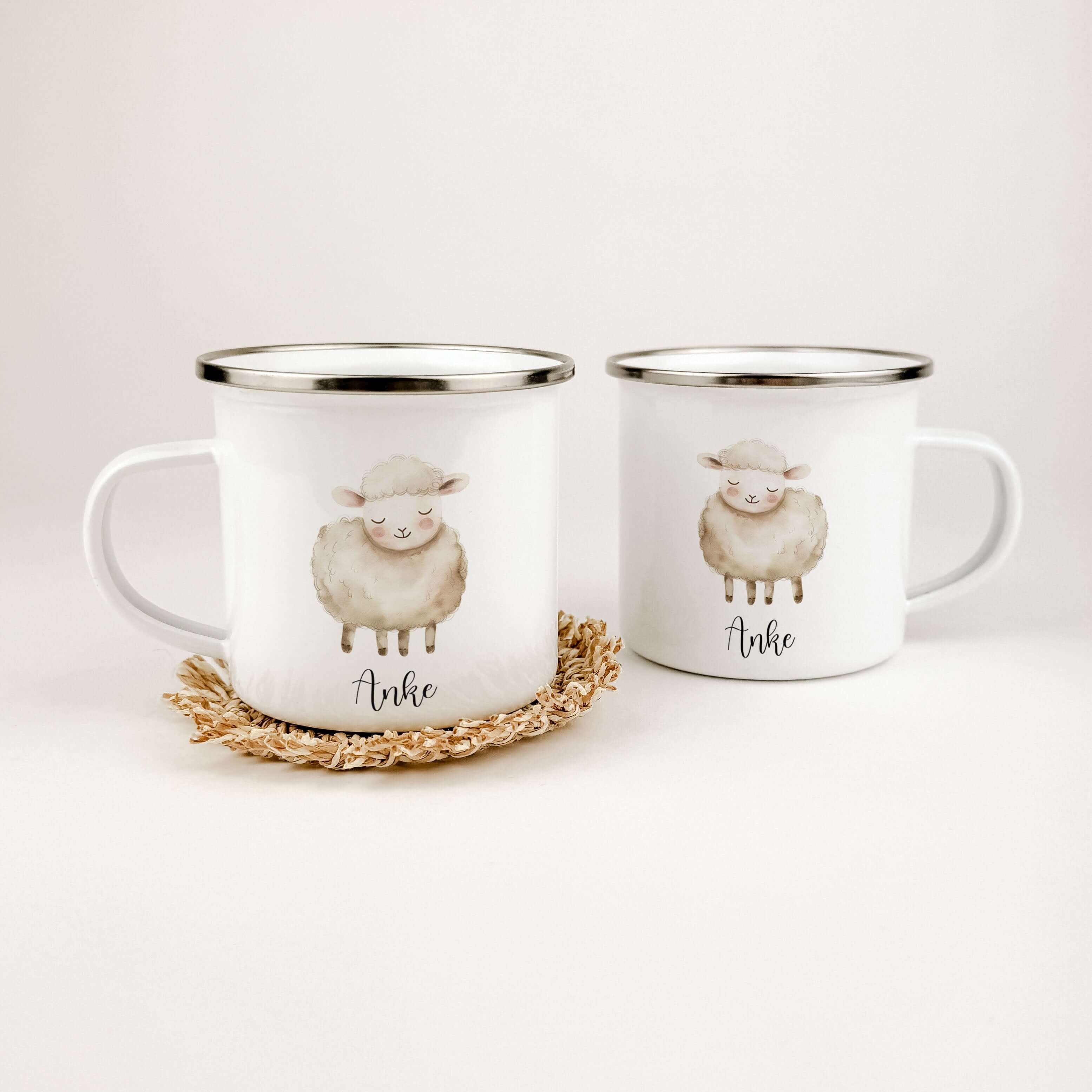 Emaille Tasse Schaf-famprints-Emaille Tasse-Entdecke die bezaubernde Emaille Tasse Schaf, die nicht nur ein praktisches Trinkgefäß, sondern auch ein einzigartiges Geschenk für deine Liebsten darstellt. Diese Emaille Tasse personalisiert mit dem Namen dein