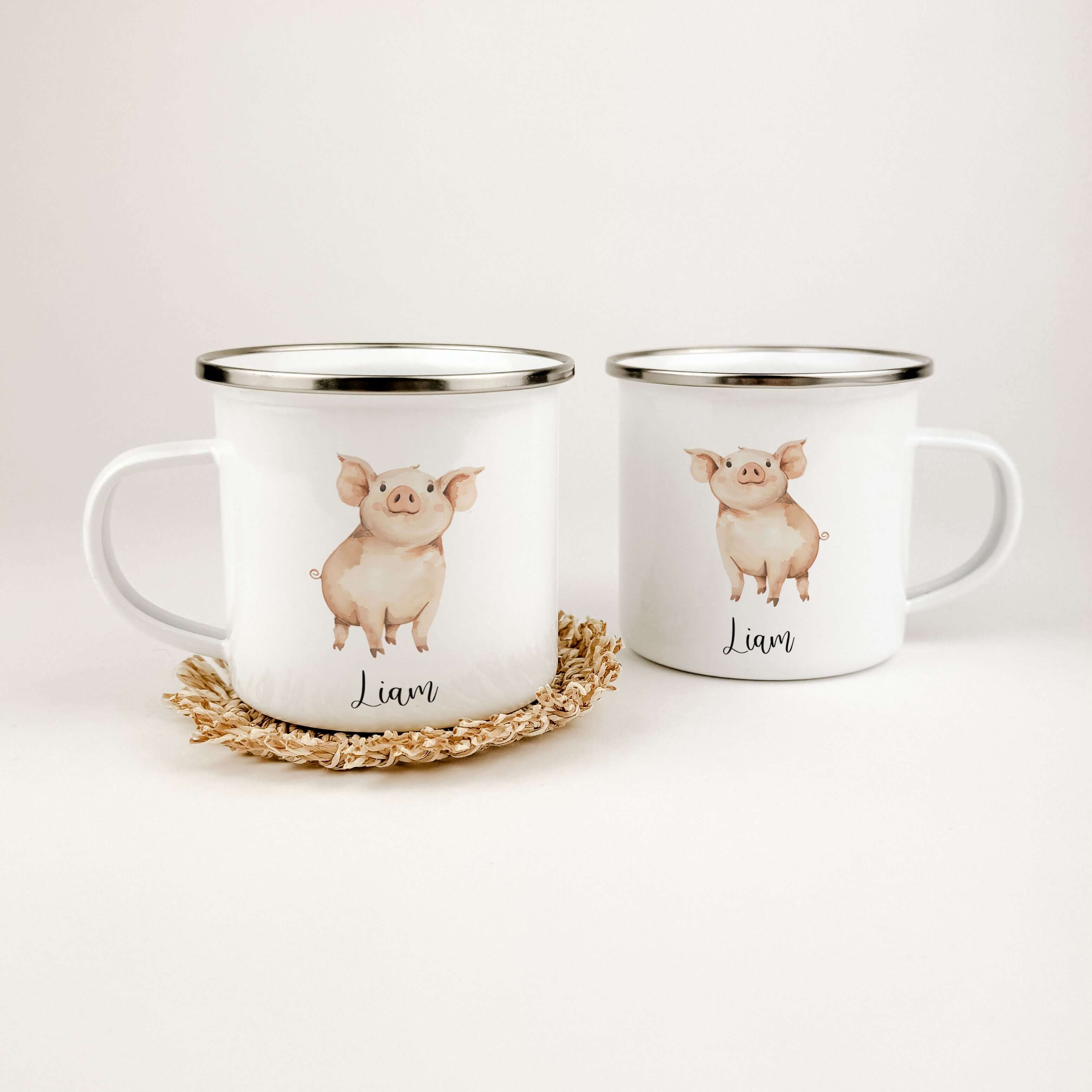 Emaille Tasse Schwein-famprints-Emaille Tasse-Entdecke die zauberhafte Emaille Tasse Schwein, die nicht nur ein funktionales Lieblingsstück, sondern auch ein persönliches Geschenk für Kinder ist! Diese Emaille Tasse personalisiert macht jeden Schluck zu e