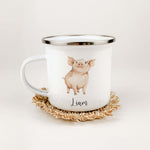Emaille Tasse Schwein-famprints-Emaille Tasse-Entdecke die zauberhafte Emaille Tasse Schwein, die nicht nur ein funktionales Lieblingsstück, sondern auch ein persönliches Geschenk für Kinder ist! Diese Emaille Tasse personalisiert macht jeden Schluck zu e
