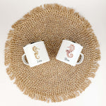 Emaille Tasse Seepferdchen-famprints-Emaille Tasse-Entdecke die zauberhafte Emaille Tasse Seepferdchen, die der perfekte Begleiter für kleine Abenteurer ist! Diese Emaille Tasse personalisiert mit liebevollem Seepferdchen-Motiv ist nicht nur ein praktisch