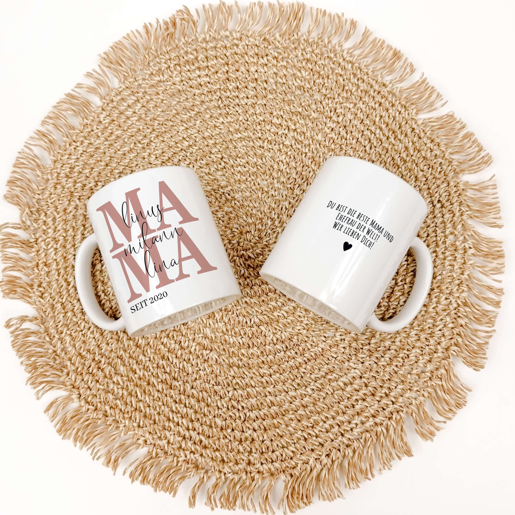 Tasse Mama seit-famprints-Keramik Tasse-Entdecke die perfekte Tasse für jede Mama – ein liebevolles Geschenk, das Freude und Emotionen vereint. Mit der personalisierten Keramik Tasse „Mama seit“ bringst du nicht nur ein Lächeln auf ihr Gesicht, sondern sc