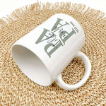 Tasse Papa seit-Keramik Tasse-famprints-Entdecke die Tasse Papa seit – das perfekte Geschenk, um Väter zu feiern und ihnen ein Lächeln ins Gesicht zu zaubern. Mit dieser personalisierten Keramik-Tasse, die Platz für die Namen der Kinder und das Jahr als P