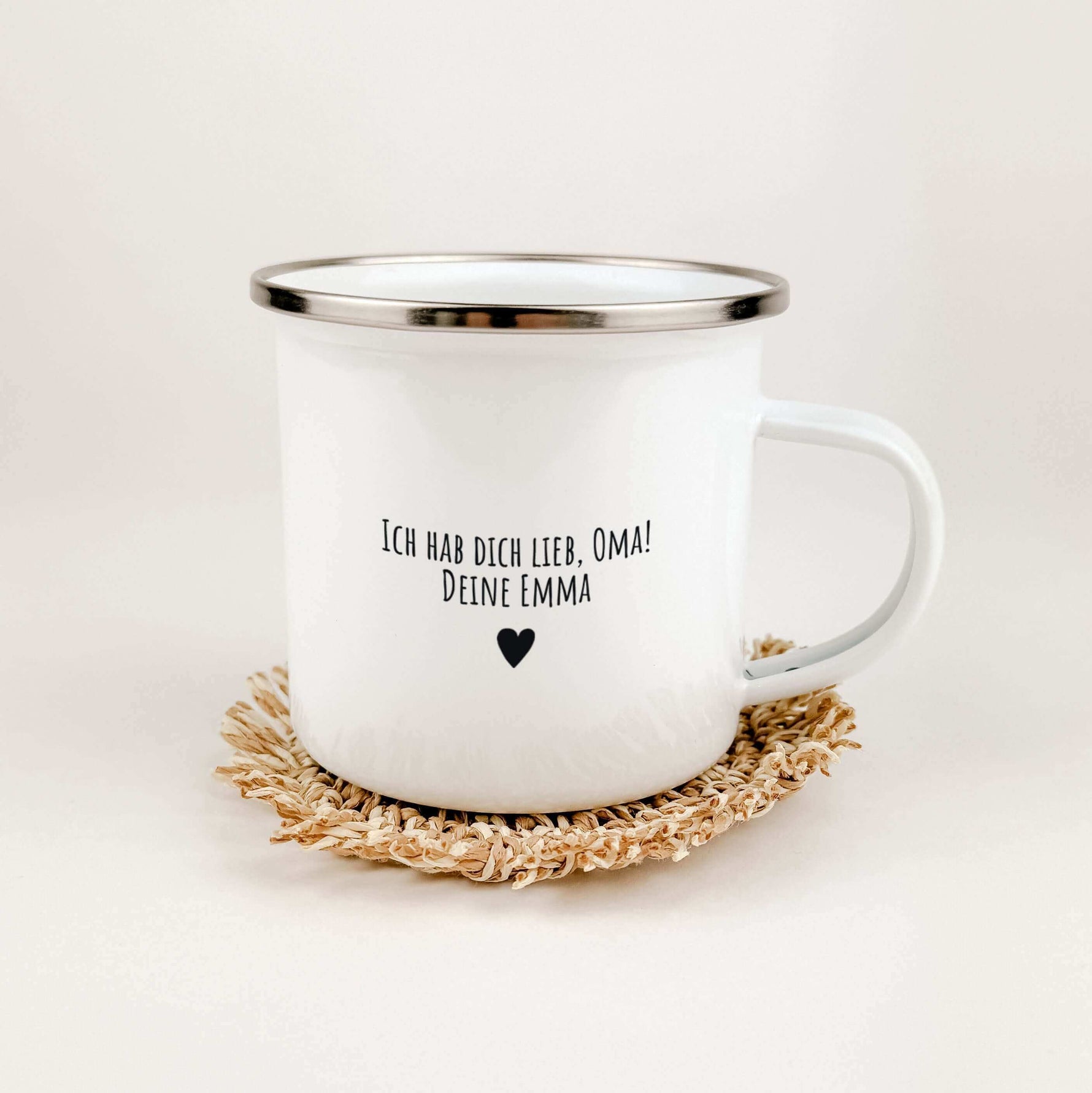 tasse-oma-tasse-beste-oma-emaille-tasse-personalisiert-oma-ist-die-beste-tasse-muttertag-geschenk-muttertagsgeschenk-oma-tasse-personalisiert-3-famprints