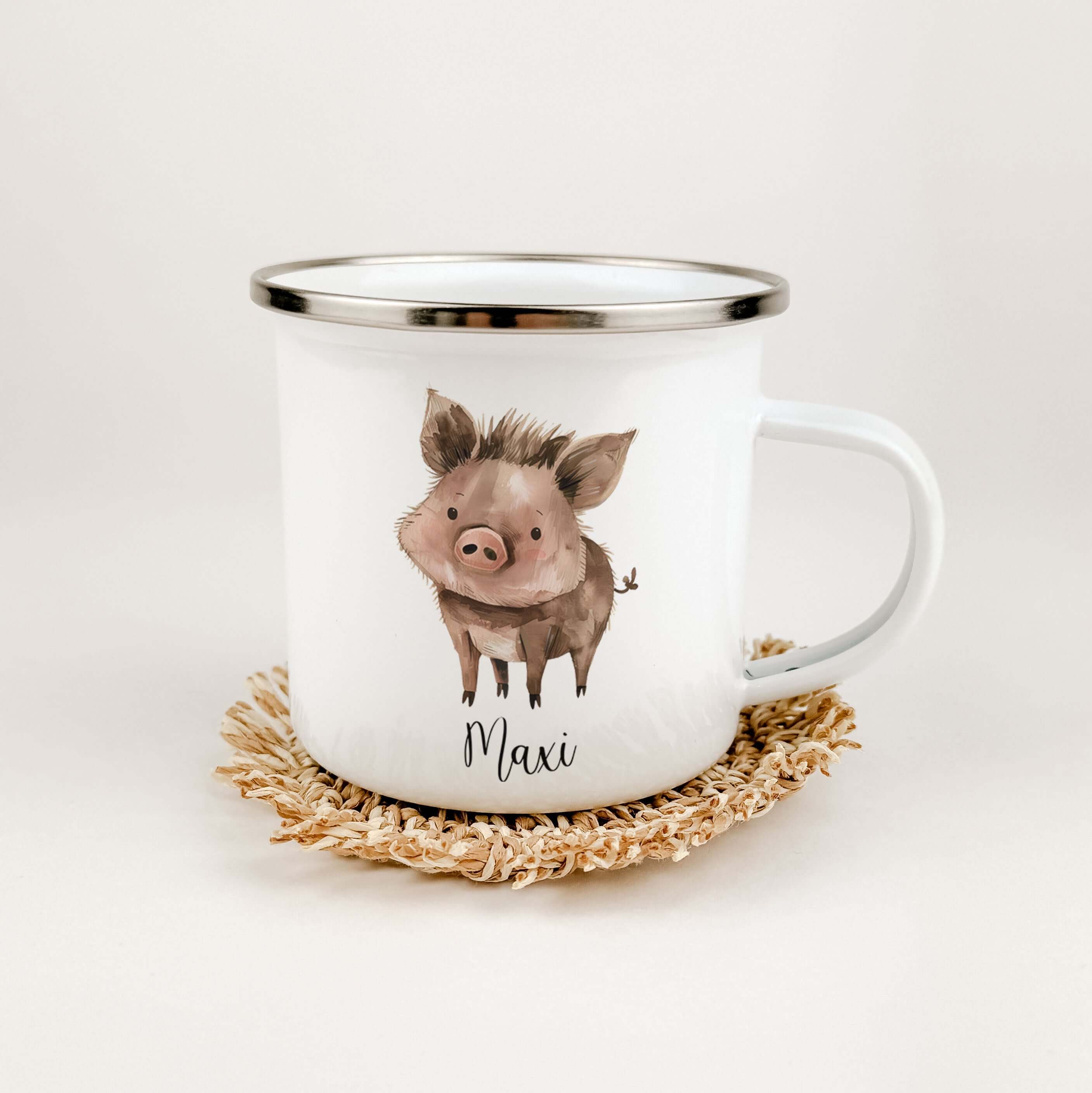 Emaille Tasse Wildschwein-famprints-Emaille Tasse-Entdecke die bezaubernde Emaille Tasse Wildschwein, die nicht nur ein praktisches Trinkgefäß, sondern auch ein persönliches Geschenk ist. Diese Emaille Tasse personalisiert zaubert jedem Kind ein Lächeln i