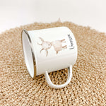 Emaille Tasse Ziege-famprints-Emaille Tasse-Entdecke die liebevoll gestaltete Emaille Tasse Ziege, die nicht nur praktisch, sondern auch ein echter Blickfang ist! Diese Emaille Tasse personalisiert bringt Freude in den Alltag deines Kindes und macht jede